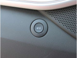 運転席からボタン一つでトランクを開けることが可能です!