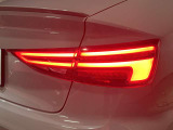 【LEDテールライト】後方車からの視認性も良く、ウインカーは、シーケンシャルを採用! アウディらしいデザインが特徴です!!
