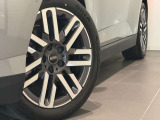 BMW純正アロイホイールはモデルやパッケージに合わせてデザインされています。洗練されたデザインで、足元の個性を引き立てます。