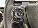 ハンドルにオーディオの操作スイッチが装備されています。視線を前方から外さずハンドルから手を離さずに操作できるのでとっても安全ですね。