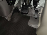 足元回り・フロアマットもしっかり洗浄しております。