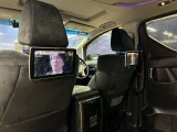 【後席モニター】付き☆後部座席に座りながら大画面でTVやDVDをお楽しみいただけます♪