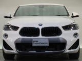 【キドニーグリル】BMWの代名詞。一目見ただけでBMWであると認識できる確固たるアイコンとして存在感を放ちます。