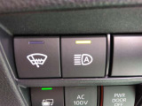 オートマチックハイビームスイッチです。対向車や明るい場所ではロービーム、それ以外はハイビームと自動でなり、夜も安心して運転が出来ます。