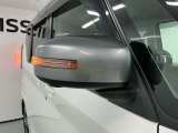 【ウィンカー付きドアミラー】ドアミラーは車幅の最も外側に位置するため、横や斜め後ろから接近する車両や歩行者にも方向指示が伝わりやすくなります。