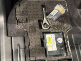 ラゲージ下にはジャッキや工具、パンク修理キットが収納してあります