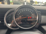 MINIらしい、アナログメーターです