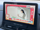 テレビ番組を画面で視聴でき、停車中の待ち時間も有意義に過ごせます。番組表示が大きく、映像と内容を確認しやすいので、休憩時などにも便利にお使いいただけます。