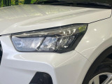 【LEDヘッドライト】悪天候や夜間走行時も良好な視界を確保し安心して運転できる高輝度LEDヘッドライトを装備!点灯速度が早く、消費電力も抑えられています。