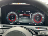 上質な美しさと機能性を両立する統合型インターフェースディスプレイです。12.3インチカラーディスプレイで、運転支援表示や燃費履歴など、かなり見やすくなっていますよ!
