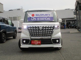 凛としたフェイスが魅力のフロントデザイン!白い光・ハイレスポンス、低燃費の【LEDヘッドランプ】!