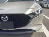 アダプティブLEDヘッドライト採用  対向車のみを外して照らしたりできます!