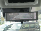 車両後方のカメラ映像をミラー面に映し出すので車内の状況や天候に左右されずいつでもクリアな後方視界を得られます♪