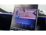 【360度カメラシステム】リバースと連動し、車両後方の映像をディスプレィに表示歪みの少ないカメラにより鮮明な画像で後退の運転操作をサポートします。