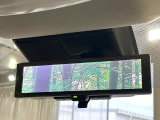 【インテリジェントルームミラー】後席の大きな荷物や同乗者で後方が確認しづらい時でも安心!カメラが撮影した車両後方の映像をルームミラー内に表示。クリアな視界で状況の確認が可能です!