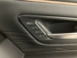 運転席は3名さまのポジションを記憶させることが可能です。