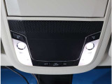 天井前方にある運転席助手席のためのランプ(マップランプ)。LEDなのでとても明るいですよ♪
