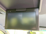 【フリップダウンモニター】大画面モニターで後席でもエンタメをお楽しみいただけます。小さなお子様にも大人気の装備です♪