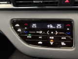 運転席、助手席、後席でそれぞれ温度管理ができるトリプルゾーンフルオートエアコンディショナーを搭載!