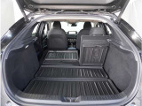【シートアレンジ】多彩なシートアレンジができるので人を乗せたり荷物を載せたり自由自在。アナタ好みのシートアレンジをお楽しみ下さい。