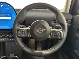 MINIのロゴが映える、シンプルでスタイリッシュなステアリング。
