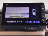 ガイド線表示付きのバックカメラです。後退時、後方の視界をサポートします