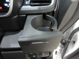 運転席右側の手の届きやすい位置にもドリンクホルダーがあります。