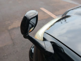 助手席側の補助ミラーです。車両前方左側の確認に役立ちます。
