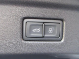 オートマチックテールゲートは運転席・リモコンからも操作可能です。高さの設定も自由に出来ます。