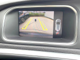 【パークアシスト・カメラ】駐車時に後方がリアルタイム映像で確認できます。大型商業施設や立体駐車場での駐車時や、夜間のバック時に大活躍!運転スキルに関わらず、今や必須となった装備のひとつです!