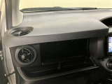 助手席側には小物の収納に便利なアッパーボックスが!