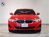 BMW代表的な特徴のキドニーグリル。BMWのすべてのモデルに採用され、BMWらしさを強調しております。