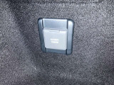 AC100V、1500Wのコンセントを車内に設置。アウトドアや駐車場で野外のコンセントとして利用できます。また、停電などの非常時にも使える便利な機能です!