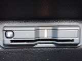 ■【ETC車載器】が装備されています。セットアップをしてお渡しとなり、ETCカードを差し込むだけで高速道路の利用が可能です。