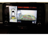 車両を上から見たような映像表示するパノラミックビューモニター付き!