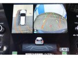 バックギアに入れるとバックカメラの映像がナビに映ります。障害物までの距離もわかりやすいです。