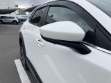 ウィンカーがドアミラーに内蔵されています。ドレスUP効果が主ですが、周りの車からも気づいてもらい易いので、安全性もにも繋がっています。
