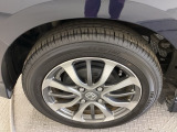 純正アルミホイールです。足元が引き立つので、車全体のイメージがアップしますよ!