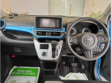 見易い計器類と運転し易いドライビングポジションは、視角も少なく前方&左右の見切りが良く運転し易いクルマです