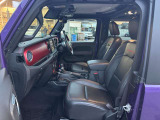 助手席も落ち着いて乗車いただけます。