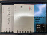 スマートキーは鍵をバッグに入れたままでもドアロックの開閉やエンジンのON・OFFができます。夜間や雨の日も鍵を探さなくて良いので便利です。