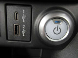 運転席そばにUSBソケットがあります♪♪ここでスマホの充電ができちゃいます♪♪