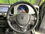 インテリアに合わせたデザインのステアリングは、運転される方のことも考え、運転しやすい形状、大きさです。是非一度、実際に触ってお確かめください。