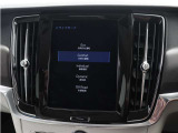 ドライブモードを変更できます。ドライブモードを選択すると、走行特性が変化して、ドライビングエクスペリエンスが向上し、特殊な状況で走行しやすくなります。
