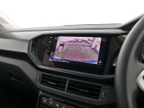 バックモニター搭載で車庫入れ安心!バック中の死角部分がモニターに映し出されるので安全性アップ!前後パークセンサーとバックカメラで車庫入れも安心です。