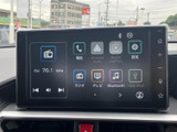 ラジオや音楽、スマートフォン連携などのメニューが画面にまとまり、選択肢を見分けやすい構成です。日常の移動中も、用途に合わせて使いたい機能を選びやすく便利です。