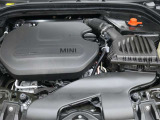 1.5リッター直列3気筒ディーゼルターボエンジン、振動が少なく快適に乗れます。またトルクが太くスムーズに加速ができ高速の合流も楽です。燃費にも貢献します!!