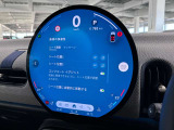 デジタルスピードメーター、航空機のコックピット操作箇所と同じ配色で目が疲れにくいように設計されてます。