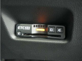 ◆ETC2.0装着◆進化したドライブ体験。料金収受システムだけだったETCが生まれ変わって、高速道路を賢く使うETC2.0に進化しました。多彩な情報サービスが便利で快適なドライブ体験を提供します。