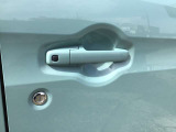 キーをポケットに入れたままでもドアのロック&アンロックができ、雨の日や、荷物の多い日に大活躍!